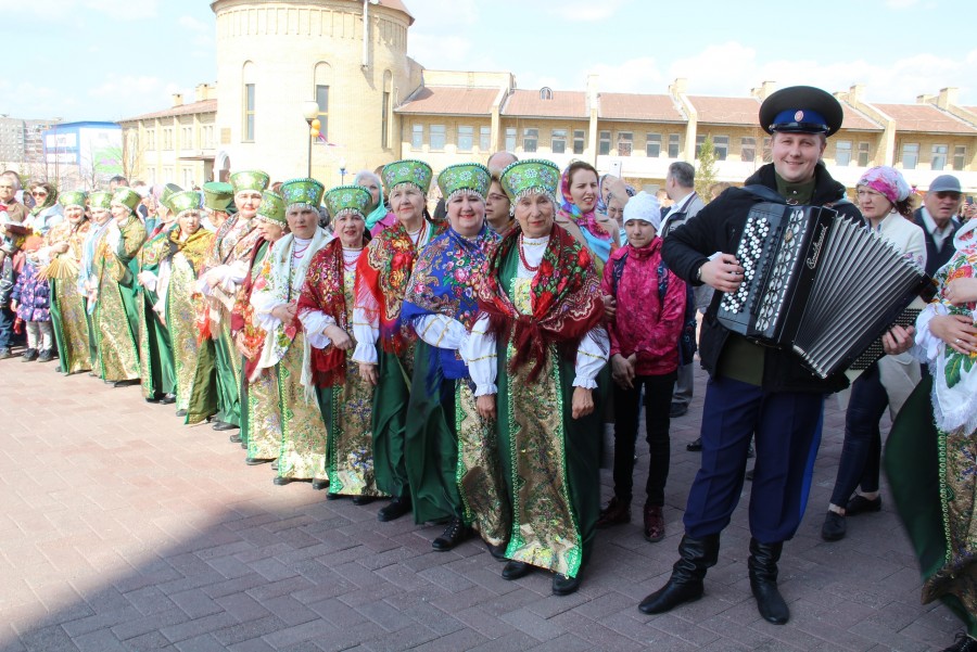 Погуляли во славу. В Магнитогорске прошли народные гуляния «Пасха красная»