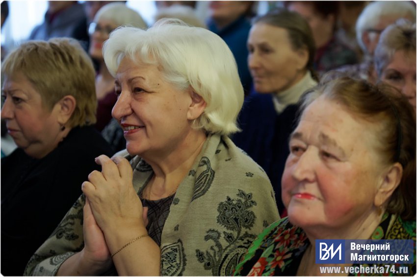 Если слёзы, то от радости. Коллективы ДДН поздравили мам и бабушек с Днём матери