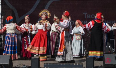 Коллективы Дома дружбы народов выступили на шестом Парижском полумарафоне