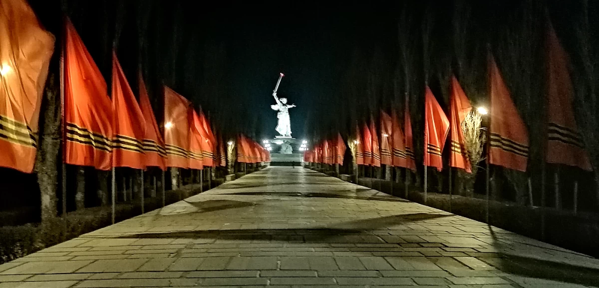 Аллею пирамидальных тополей