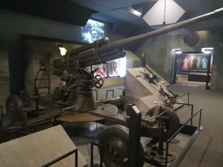 85-мм зенитная пушка. Вес в боевом положении 4300 кг