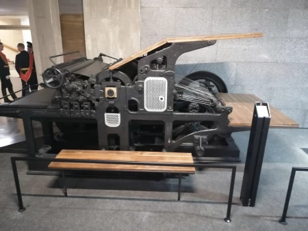 Плоскопечатная машина. На ней выпускались газета Сталинградская правда, листовки городского Комитета обороны и Совинформбюро