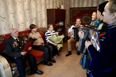 «В гости к ветеранам»: Коллективы Дома дружбы народов подарили ветеранам тепло творчества